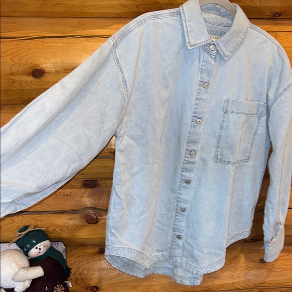 Free People NWOT Ashley Denim Shirt Size Medium in Classic Blue Wash - Picture 11 of 16